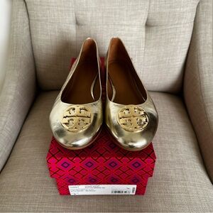 Tory Burch Chelsea Ballet Flats in Spark Gold with Gold Brass Logo Size 9